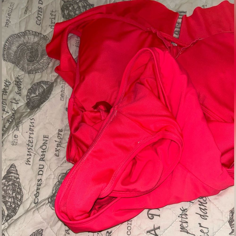 Lilly Pulitzer One-Piece Coral Swimsuit with Ruffle Detail. Size 14, great cond - Picture 4 of 4